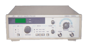 输出频率:100KHz~150MHz（谐波450MHz）分六频段，四位LED数显
 