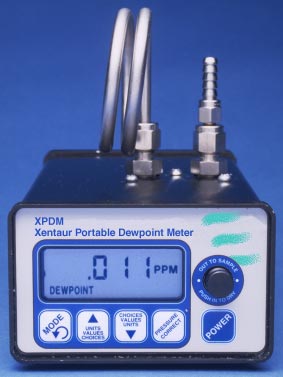 XPDM型露点仪是电池供电的便携式仪表，可以在-100℃～+20℃的范围内快速准确地测量干燥空气或其它气体的湿度